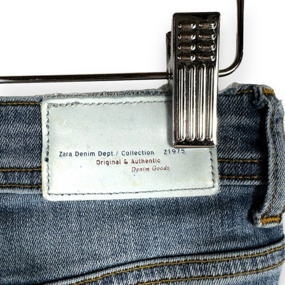 Zara High Rise Buttoned Flare Denim Jeans, Medium Wash, Size 2 - Picture 8 of 11